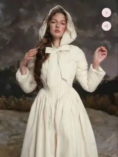 ホワイトダウンコート