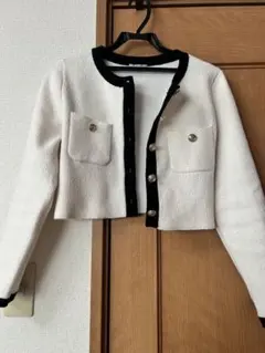 ジルスチュアート ホワイトとブラックのクロップドカーディガン トップス