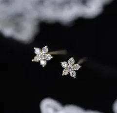 クリスタルフラワー　ゴールド　ピアス