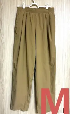 UNIQLO ユニクロ　ナイロンウルトラストレッチテーパードパンツ　Mサイズ