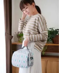 おむつポーチ　収納力抜群　マルチバッグ