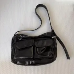 LOWRYS FARM ブラック 光沢 ショルダーバッグ 2ポケット y2kのサムネイル