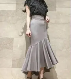 【新品未使用】 SNIDEL ハイウエストヘムボリュームスカート　00 xs