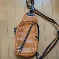 DOUBLESダブルスレザー スリングバッグ オレンジ