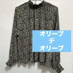 フリルネック シャツ