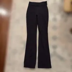 【超美品】alo yoga ブラック フレアパンツ ヨガウェアのサムネイル