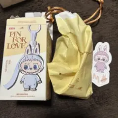 ラブブ　PIN FOR LOVE イニシャル　M