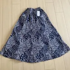 ネイビー花柄フレアロングスカート