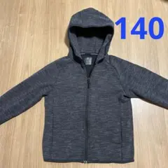 ユニクロ　グレー　パーカー　140サイズ