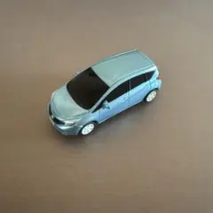 Nissan Note ミニカー 水色 1/64のサムネイル