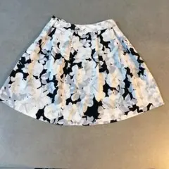 マーキュリーデュオ　花柄スカート　春のサムネイル
