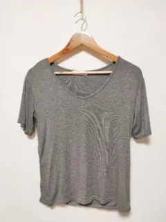 グレー Vネック 半袖Tシャツ
