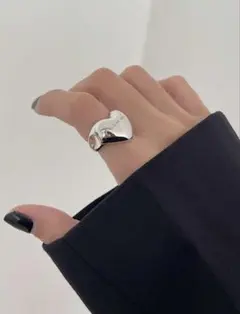 LOVE ME ハートモチーフ シルバーリング　フリーサイズのサムネイル