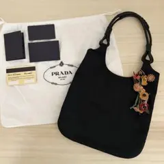 希少☆彡PRADA プラダ　三角ロゴ　黒 コサージュバック