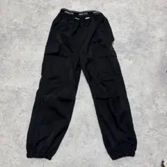 女の子　ブラック　パンツ　シャカシャカ　ダンス