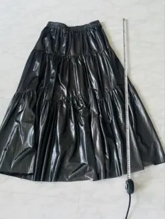 光沢ブラックフレアスカート