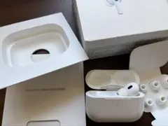 AirPodspro2 ライトニング　ケースと右耳