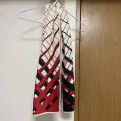 最終値下げ　昭和レトロ　幾何学模様の赤・白・黒スカーフ ヴィンテージ