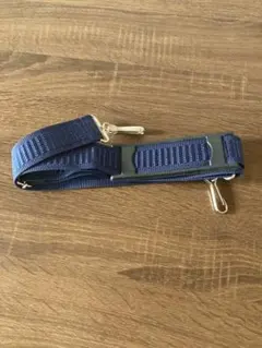 ◇美品　ショルダーストラップ　ネイビー色
