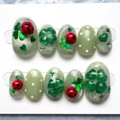 現品 ネイルチップ 四葉のクローバー てんとう虫 マグネット ドット レース