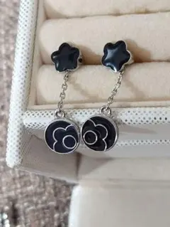 マリークワント　ピアス　チャーム付きキャッチ　リバーシブル