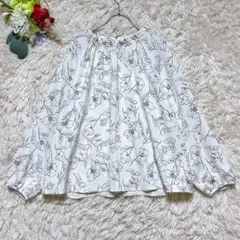 【ナチュラルビューティーベーシック】（M）ブラウス長袖花柄総柄白通勤のサムネイル