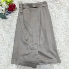 美品 【エフデ】 ラップ風スカート グレージュ ベルト付き 膝丈 上品 (9号)のサムネイル