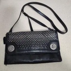 ♡マークバイマークジェイコブス　スタッズ付きブラックレザーショルダーバッグ