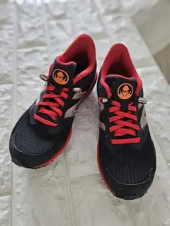 New Balance キッズスニーカー ブラック/レッド19