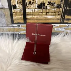 美品Salvatore Ferragamo シルバー ネックレス