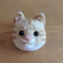 猫の顔 羊毛フェルト ブローチ