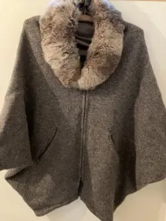 ブラウングレーウール混紡ファー襟ケープコート