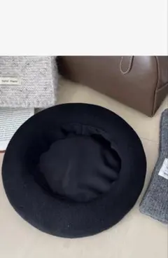 黒いウールベレー帽