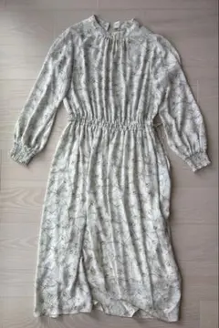 花柄 長袖ワンピース ホワイト系　テチチ