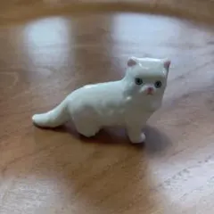 陶器製 猫のミニチュア置物 白猫のサムネイル