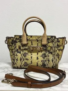 美品　コーチ　スワッガーパイソン　2way バッグ　ショルダー　ベルト付き