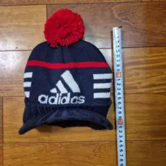 adidas ポンポン付きニット帽
