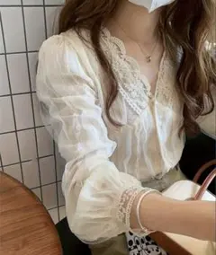 レース付きホワイトブラウス　春服　夏服　韓国