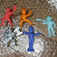 ウルトラ怪獣消しゴム　ウルトラマン英雄集結　5体セット　8