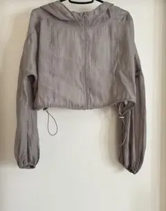 ★美品★フード付きグレーパーカー クロップド丈