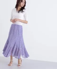 ナチュラルビューティーベーシック　フレアスカート　花柄のサムネイル