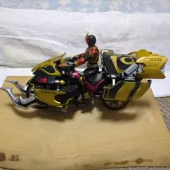 真骨彫 仮面ライダークウガ ドラゴンフォーム ビートチェイサー2000