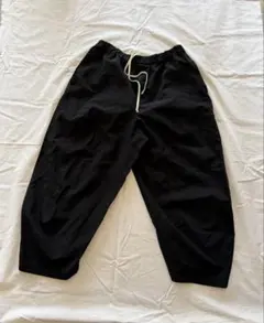 【美品】ブラックコムデギャルソン　イージーパンツ　ジャージ　現行　アンクルジップ ブラック コムデギャルソン ジャージ パンツ| コムデギャルソン