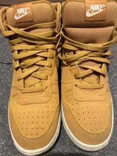 Nike ブラウン ハイカットスニーカー