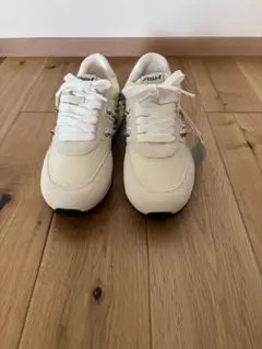 ASH スニーカー クリーム色 スタッズ付き