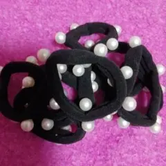 25924❤新品 パール付きブラックヘアゴム1個