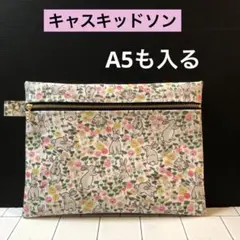 ☆ 大きめ！A5のノートも入るキャスキッドソン ラミネート生地