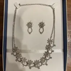 ラブティアラ　ネックレス　ピアス　結婚式