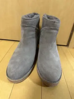UGG グレー スエード ショートブーツ　22.5㎝