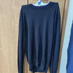 黒い長袖ニットセーターのサムネイル
